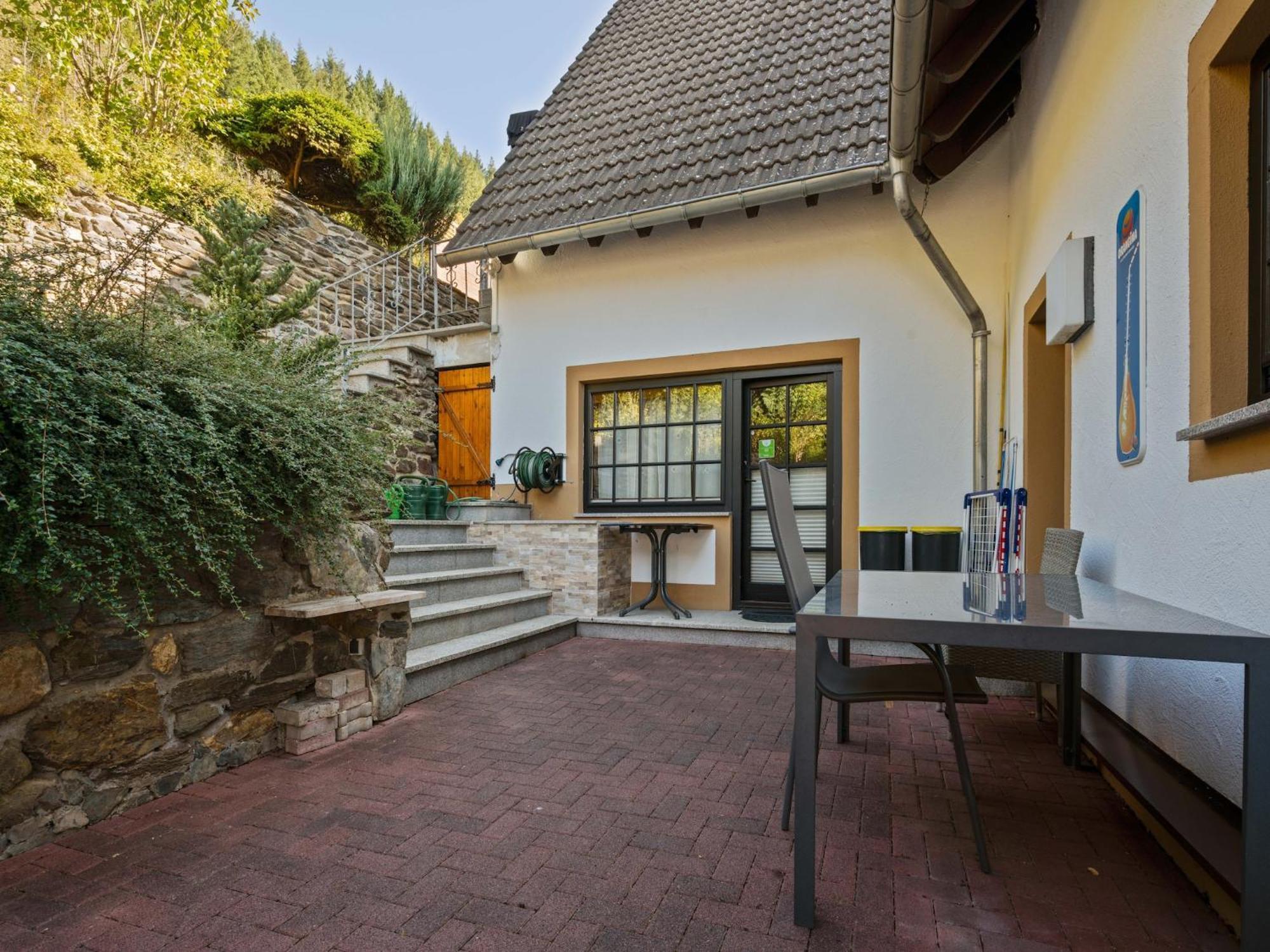 A Modern Apartment In The Hunsr Ck Region S Romantic Drohn Valley Merschbach Екстер'єр фото